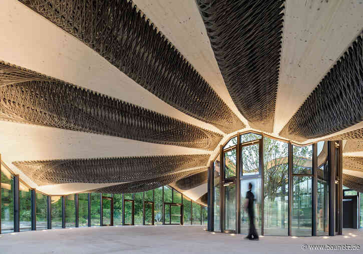 Hybrid-Flachs und gebogenes Holz - Forschungsbauten der Universität Stuttgart in Wangen im Allgäu