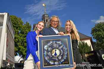 Der „Goldpfau“ lässt das Paderborner Land erstrahlen