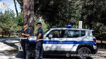 Ostia, recinta e pavimenta un'area verde pubblica: arrestata