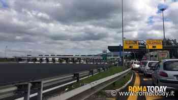 Corriere con l'auto a noleggio, fermato al casello con 5 chili di droga