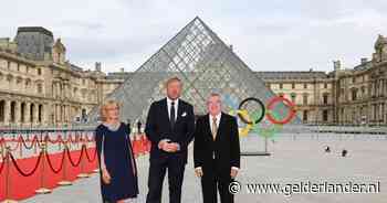 Koning Willem-Alexander arriveert in Parijs voor extreem beveiligd galadiner