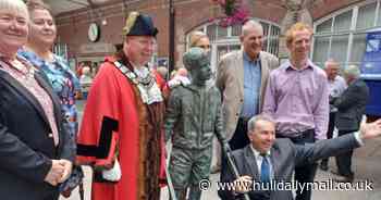 Life-sized human statue is unveiled at town train station