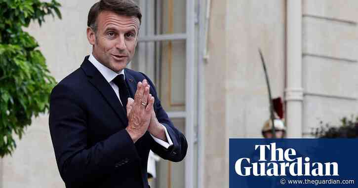 Macron woos top foreign business chiefs after political chaos