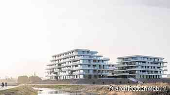 Drie woongebouwen op kunstmatige terp aan de Waal door EGM architecten