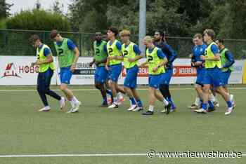 Boris Kudimbana moet grote schoenen vullen bij KSC Dikkelvenne, dat het nieuwe seizoen voorbereidt: “Geen druk, ik ben zelf op zoek naar uitdagingen”