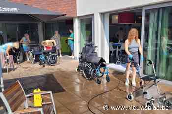 Rolstoelwash verenigt honderd bewoners woonzorgcentrum Sint-Lenaartshof voor een dag vol beweging en plezier