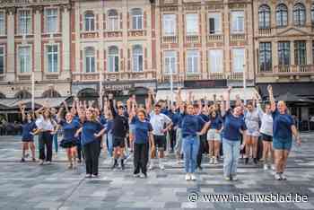 Jongeren uit zes zusterdorpen houden flashmob tijdens uitwisseling ‘Linden groet Linden’
