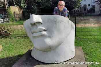 Der halbe Kopf am Straßenrand