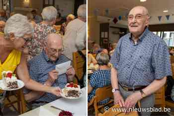 Eduard en familie klinken op een eeuw vol leven: “Je wordt maar één keer 100 jaar”
