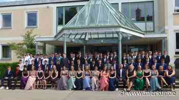 Realschule des Maristenkollegs feiert 82 Absolventen