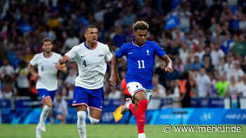 Wohl chancenlos bei Xavi: Bayern jetzt ‚all-in‘ bei Désiré Doué?