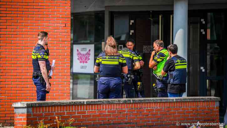 Werkend drugslab ontdekt in bedrijfspand, verhuurster sluit verdachte op