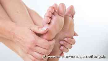 Lebensmittel fördern geschwollene Füße bei Hitze – im Sommer besser meiden