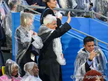 Perec e Riner accendono il braciere a forma di mongolfiera: aperti i Giochi Olimpici