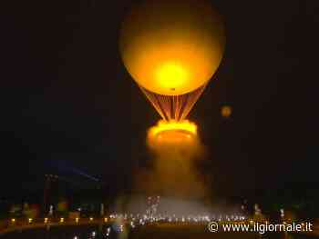 Perec e Riner accendono il braciere a forma di mongolfiera: aperti i Giochi Olimpici di Parigi 2024