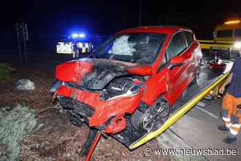Zware klap tegen huis in Zonhoven: bewoner blust brandende auto, bestuurder lichtgewond