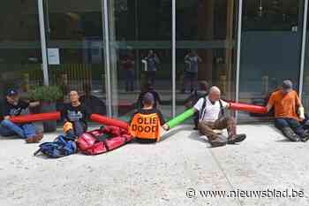 Actievoerders blokkeren terminal voor privéjets op luchthaven Antwerpen
