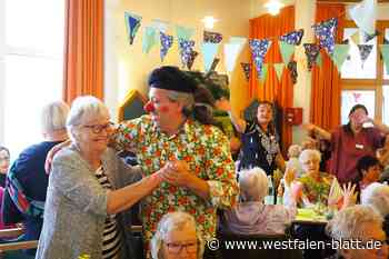 St. Jacobistift Werther feiert fröhlich in Weiß-Blau
