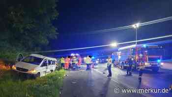 Unfall zum Ferienstart: Sattelschlepper kollidiert mit Pannen-Pkw