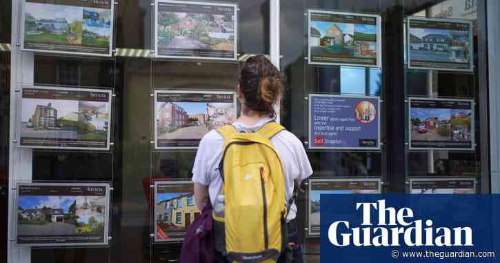 Soaring UK mortgage rates have pushed 320,000 adults into poverty, thinktank says