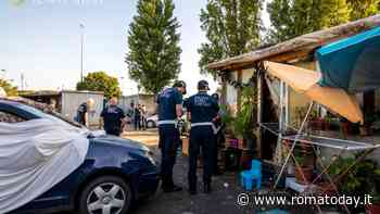 Gli rubano la bici mentre visita un paziente, polizia locale ritrova il mezzo nel campo di via Salviati