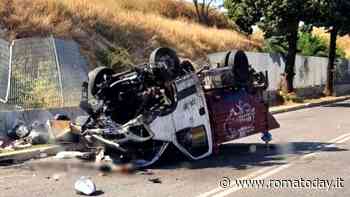Incidente a Tor Sapienza, squaletto Ama si ribalta: il conducente è in prognosi riservata