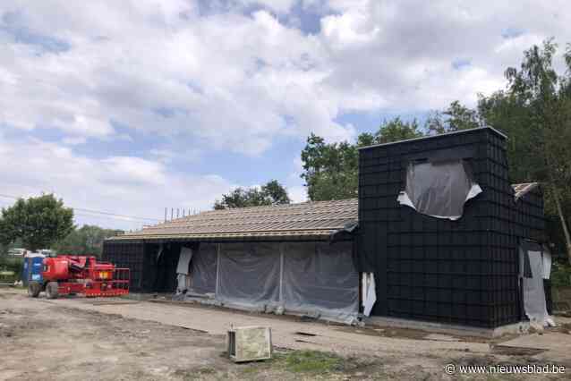 Lendelede zoekt tweedehands huisraad voor De Huis Camer: “Ludiek en sympathiek bedoeld, maar N-VA-oppositie fronst toch wenkbrauwen”