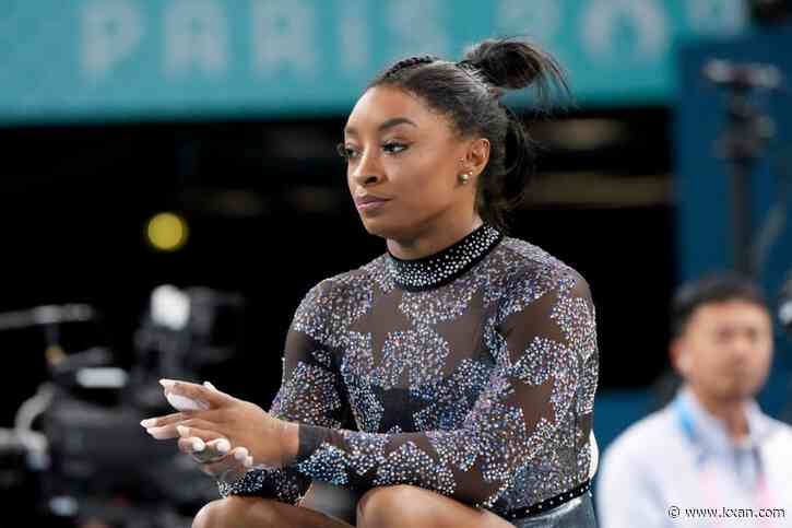 Simone Biles shakes off calf injury to dominate during Olympic gymnastics qualifying
