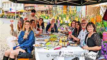 Markttafel Nagold: Die Besucher trotzen den Regentropfen