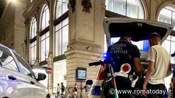 Vial del Corso, un rider ha aggredito un agente della polizia locale