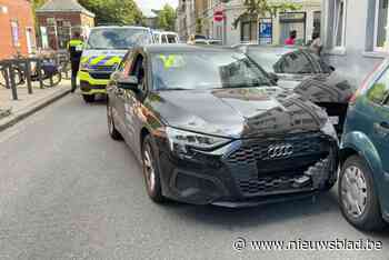 Man steelt huurauto en pleegt ongeval met vluchtmisdrijf: vrouw (25) lichtgewond, bestuurder wordt opgespoord