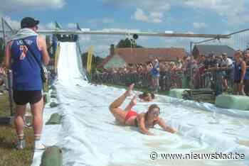 Kampioenschap buikschuiven lokt veel volk: “Vorig jaar grandioos geflest, vandaag won ik de afvallingsrace”