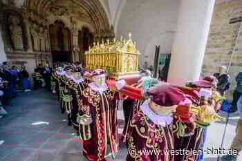 Schrein-Prozession durch die Paderborner Innenstadt