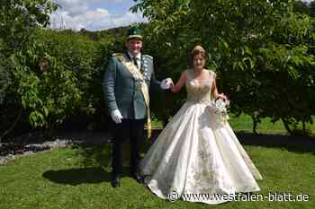 Wunderschöne Königin glänzt in Hakenberg