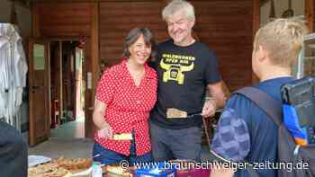 Braunschweig: Hunderte beim Dorfflohmarkt in Geitelde unterwegs