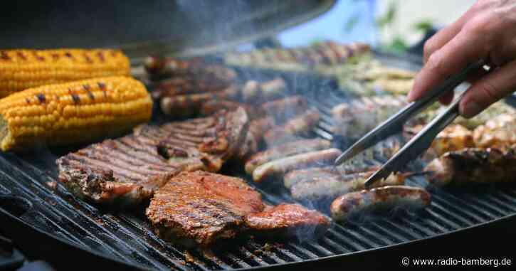 Zwei Menschen beim Grillen schwer verletzt