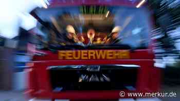 Autos brennen in Tiefgarage unter einem Wohnhaus