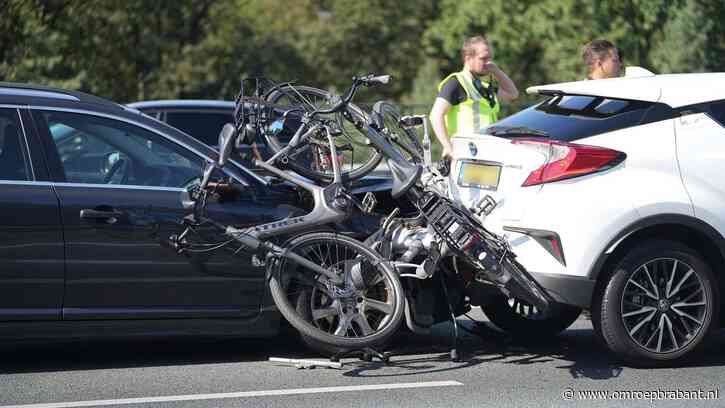 Kettingbotsing met 5 auto's op de A2: 13 mensen komen met de schrik vrij