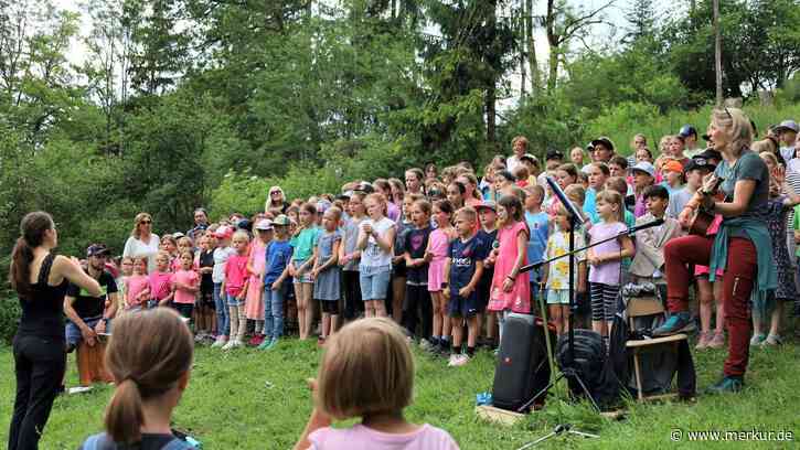 Grundschule Rettenberg feiert Waldfest und 10-Jahres-Partnerschaft mit der Bergwaldoffensive (BWO)