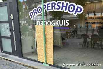 Twee handelszaken op Pauwengraaf in Eisden krijgen steen door ruit