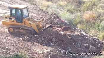 Rifiuti sversati nel parco. L'allarme dei residenti ferma i camion