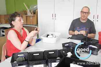 Bewoners Monsheide sorteren kleding voor kwetsbare kinderen