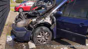 112-nieuws: geleende wagen vat ineens vlam • auto's botsen in Drunen
