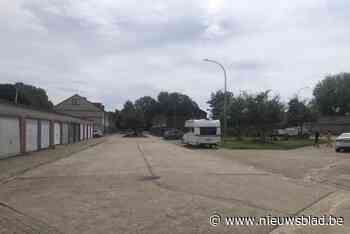 Buurtbewoners Rietensplein bezorgd over onthardingsplannen: “Vergroenen graag, maar wat met onze auto’s?”
