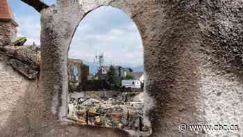 Officials give a larger tour of Jasper, Alta., showing toll of massive wildfire