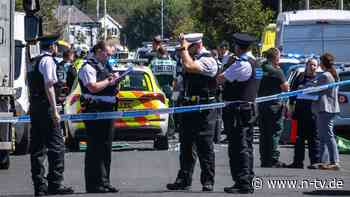 Polizei nimmt Verdächtigen fest: Messerangreifer sticht acht Menschen in England nieder