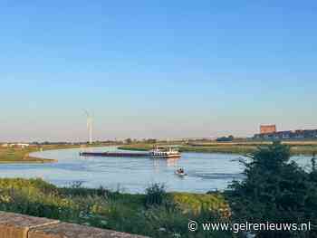 Vader en zoon op bootje omgeslagen in de Nederrijn