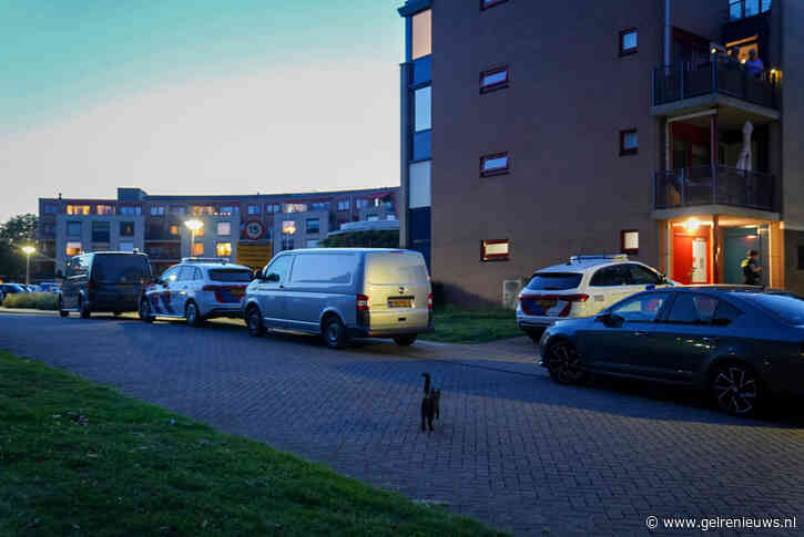 Politie doet onderzoek naar aantreffen overleden persoon in woning