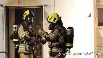 Feuer in Lagerhalle löst Feuerwehr-Großeinsatz in Mühldorf aus