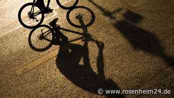 Tragödien in Bayern: Rettungskräfte entdecken gleich zwei tote Fahrradfahrer (†56/†60)